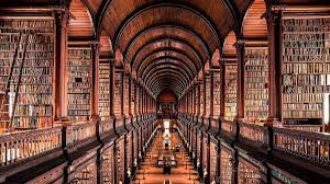 Biblioteca en el Trinity College, Dublín (Irlanda)